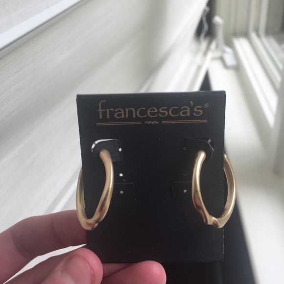 NWT Francesca's Knotted Brushed Gold Hoop Earrings - Picture 2 of 8